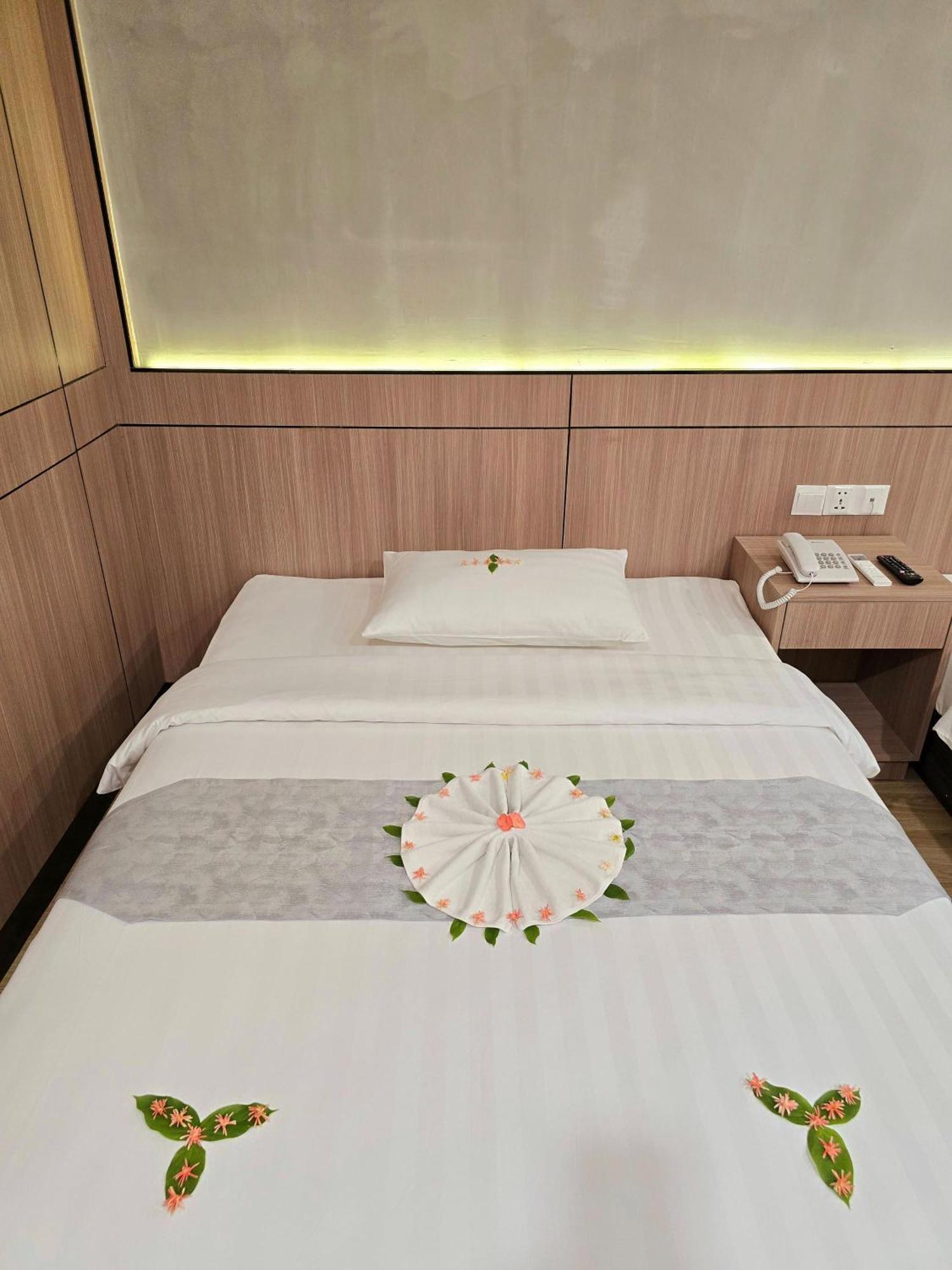Joli Hotel 프놈펜 외부 사진